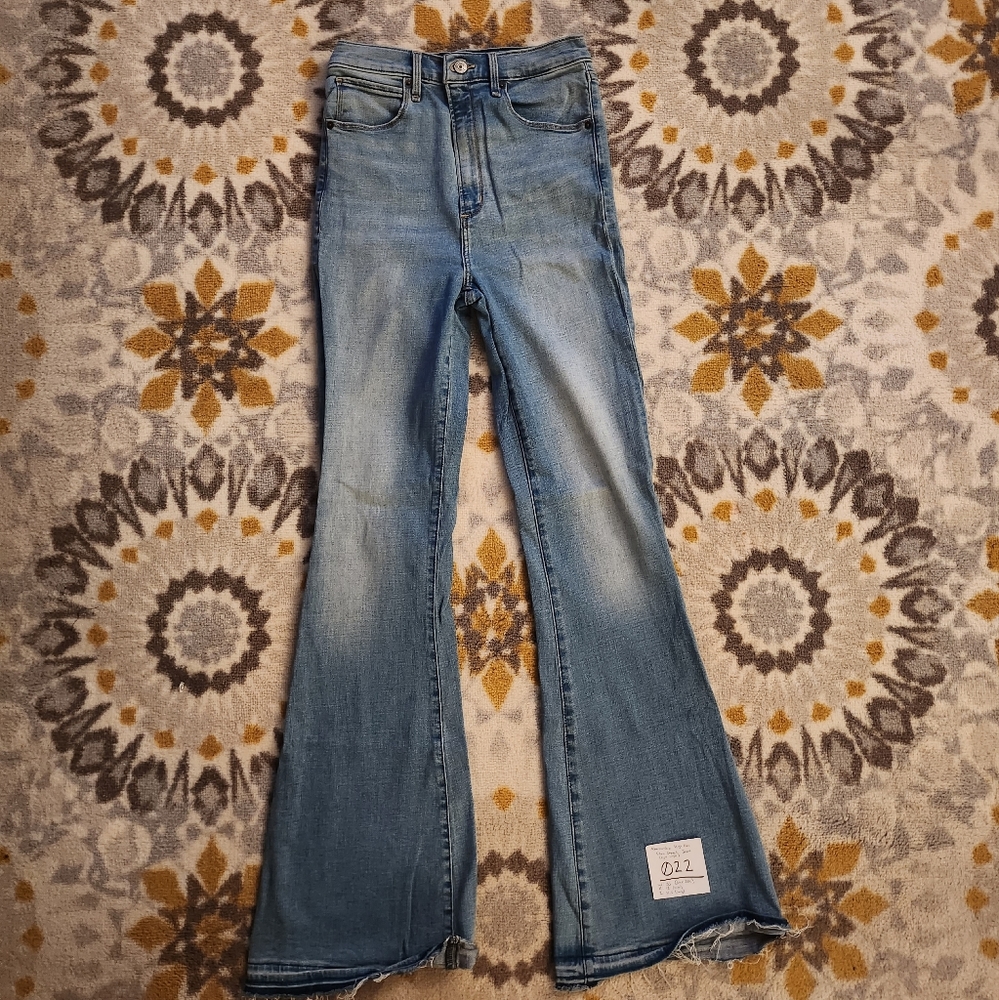 Abercrombie light blue stonewash flare stretchy with raw hem detail 28L